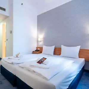 East 4*, Budapest Ungern
